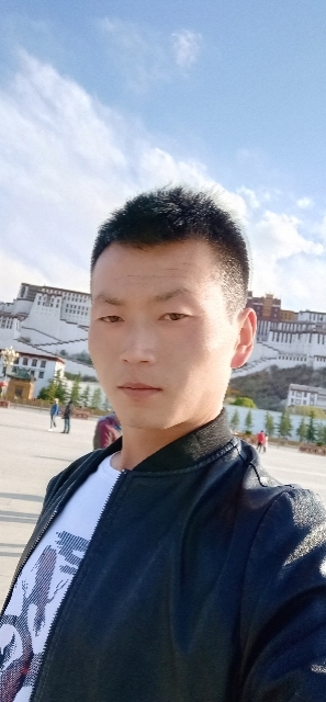 阳光下的小草的第一张照片--常德相亲服务中心
