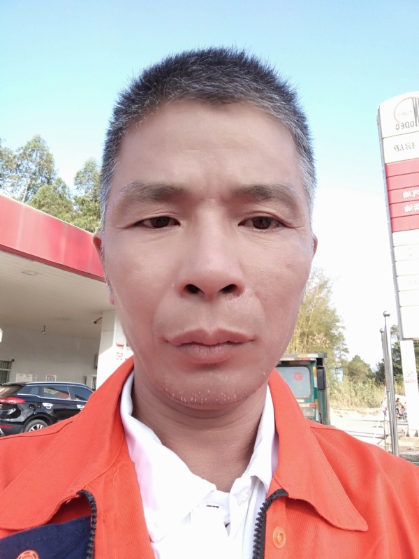 静候缘分的第一张照片--常德相亲服务中心