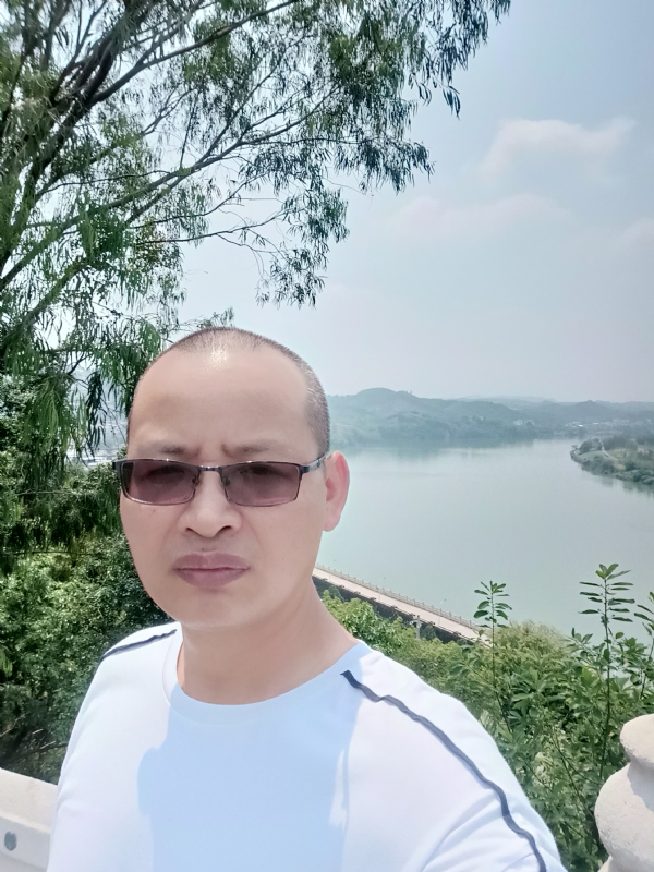 随缘随性的第一张照片--常德相亲服务中心
