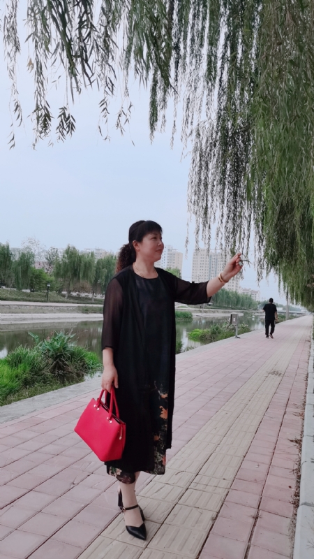 周本玲的第一张照片--常德相亲服务中心