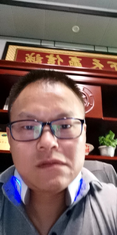 模具工匠的第一张照片--常德相亲服务中心