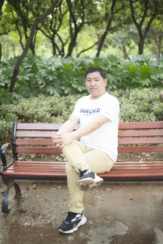 抱着鱼睡觉的猫的第一张照片--常德相亲服务中心