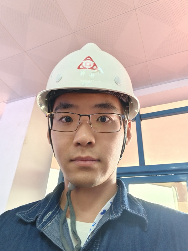 何鹏宇的第二张照片--常德相亲服务中心