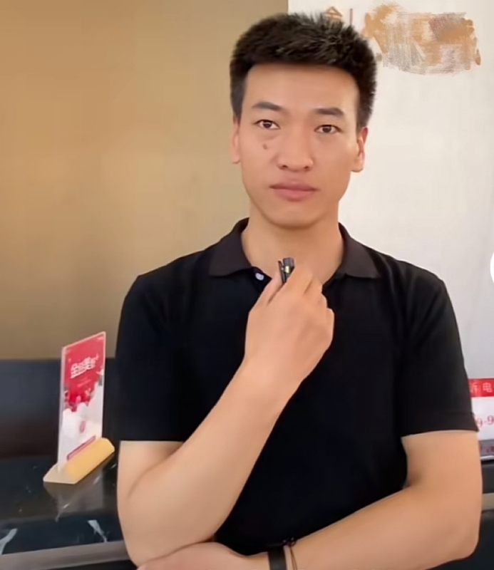 一杯梁白开的第一张照片--常德相亲服务中心