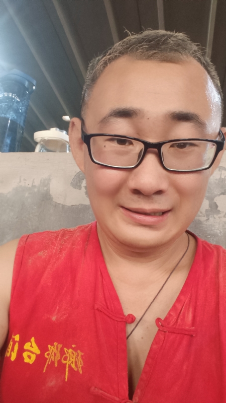 黑黑一笑的第二张照片--常德相亲服务中心