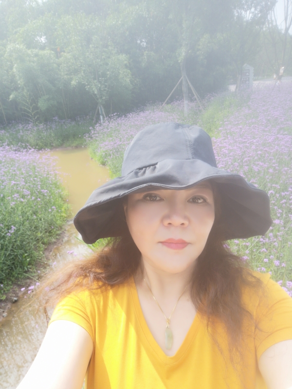 宛霞的第三张照片--常德相亲服务中心