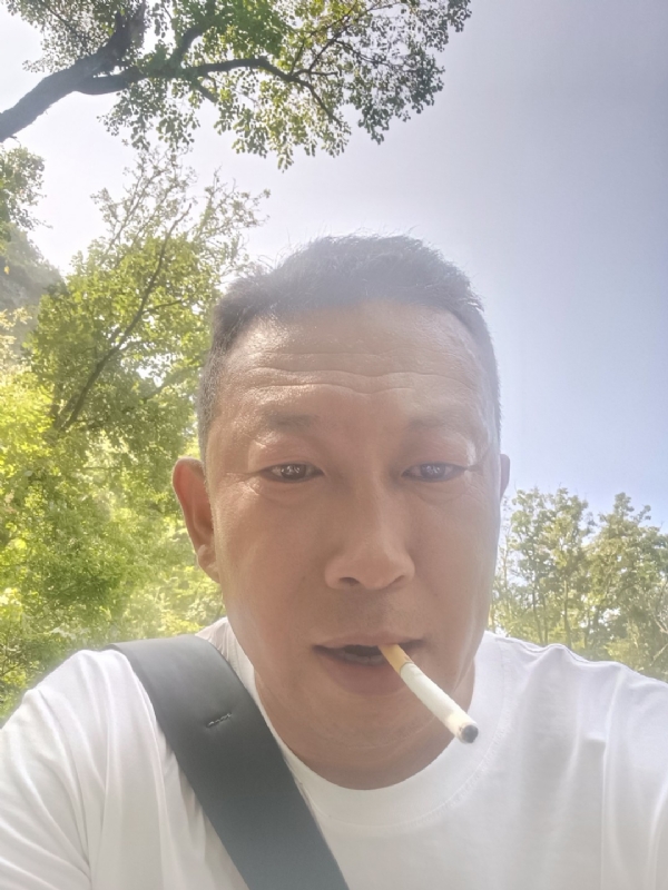 中年大叔的第一张照片--常德相亲服务中心